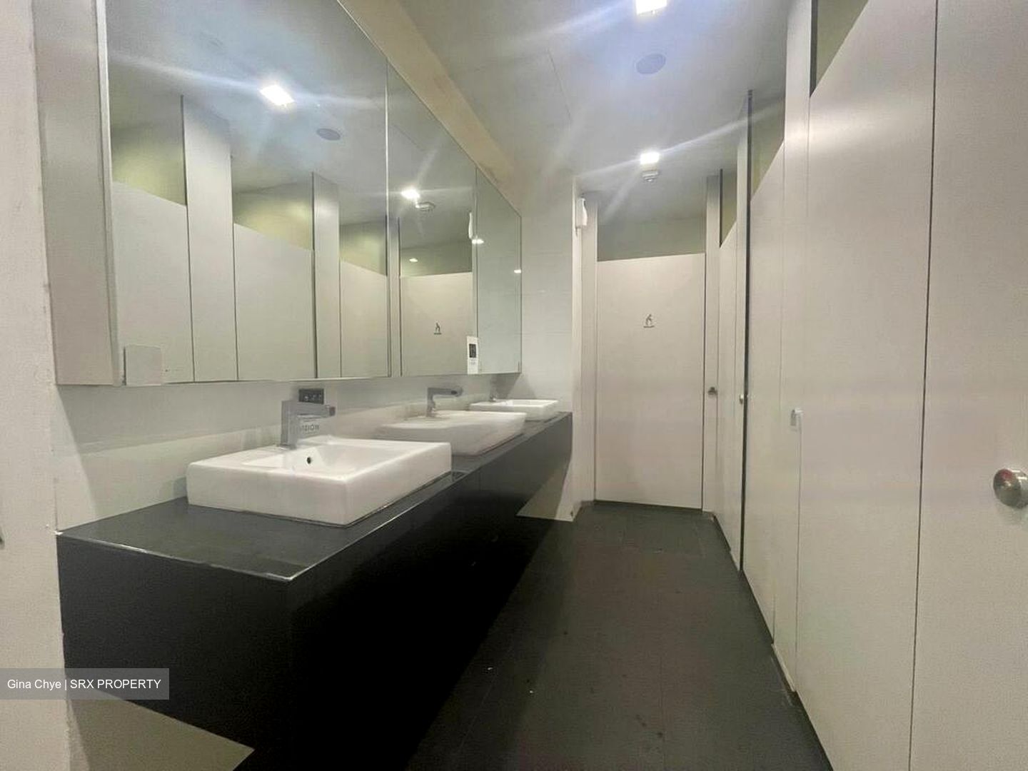 Vision Exchange (D22), Retail #506809331